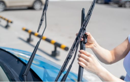 立てられたワイパー