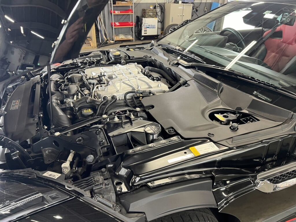 ジャガー Fタイプ エンジンルーム