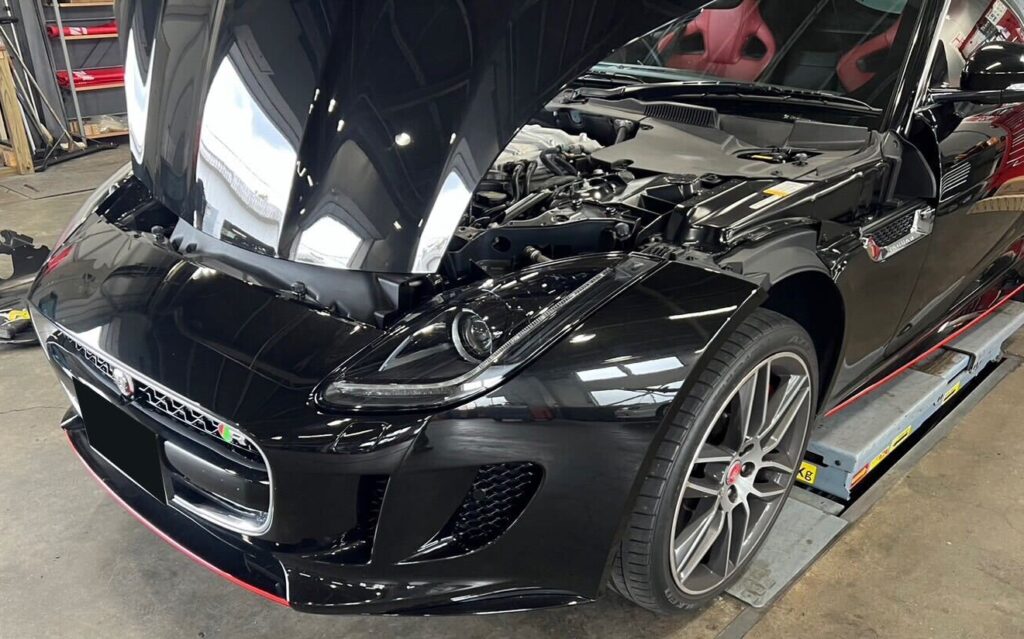 ジャガー Fタイプ ボンネットオープン