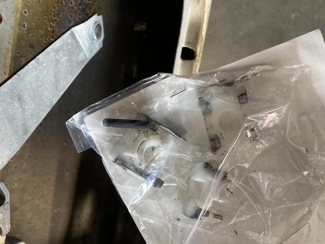 左リアパワーウィンドレギュレータ