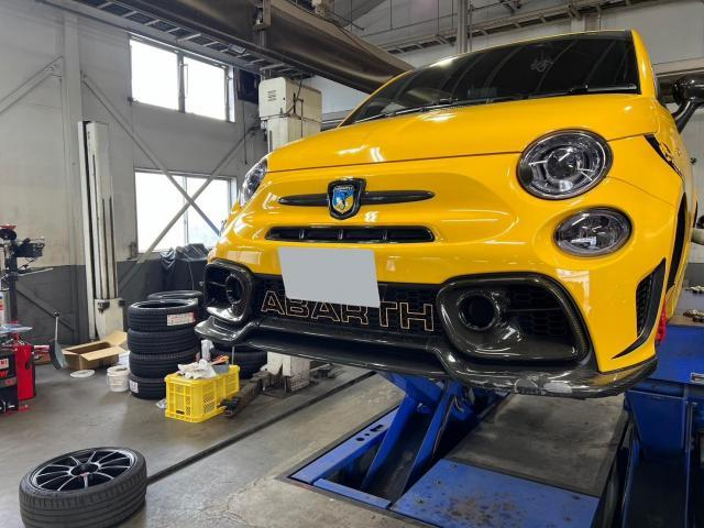 黄色のアバルト 595