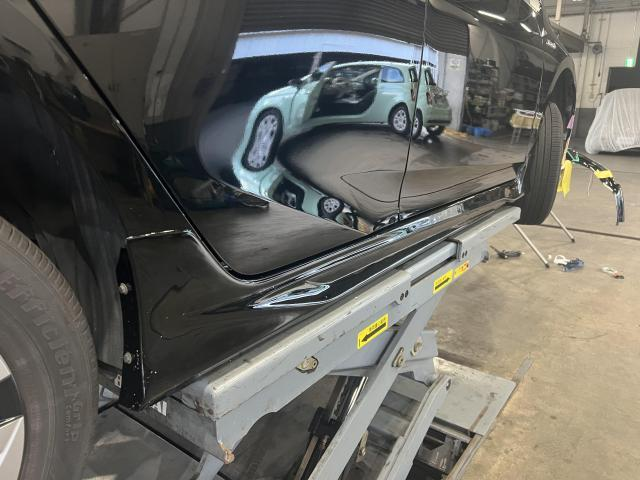 サイドスカートを交換されたプリウス