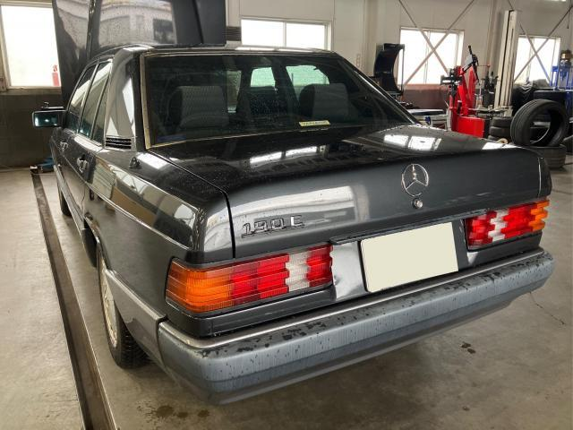 ベンツを後から撮影した様子