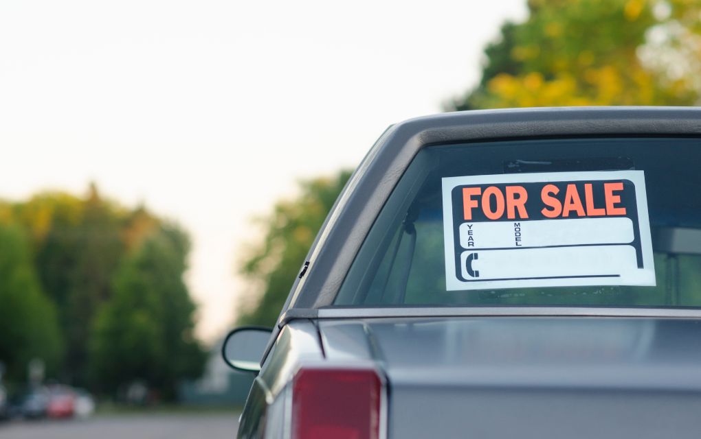 売りに出された車のイメージ